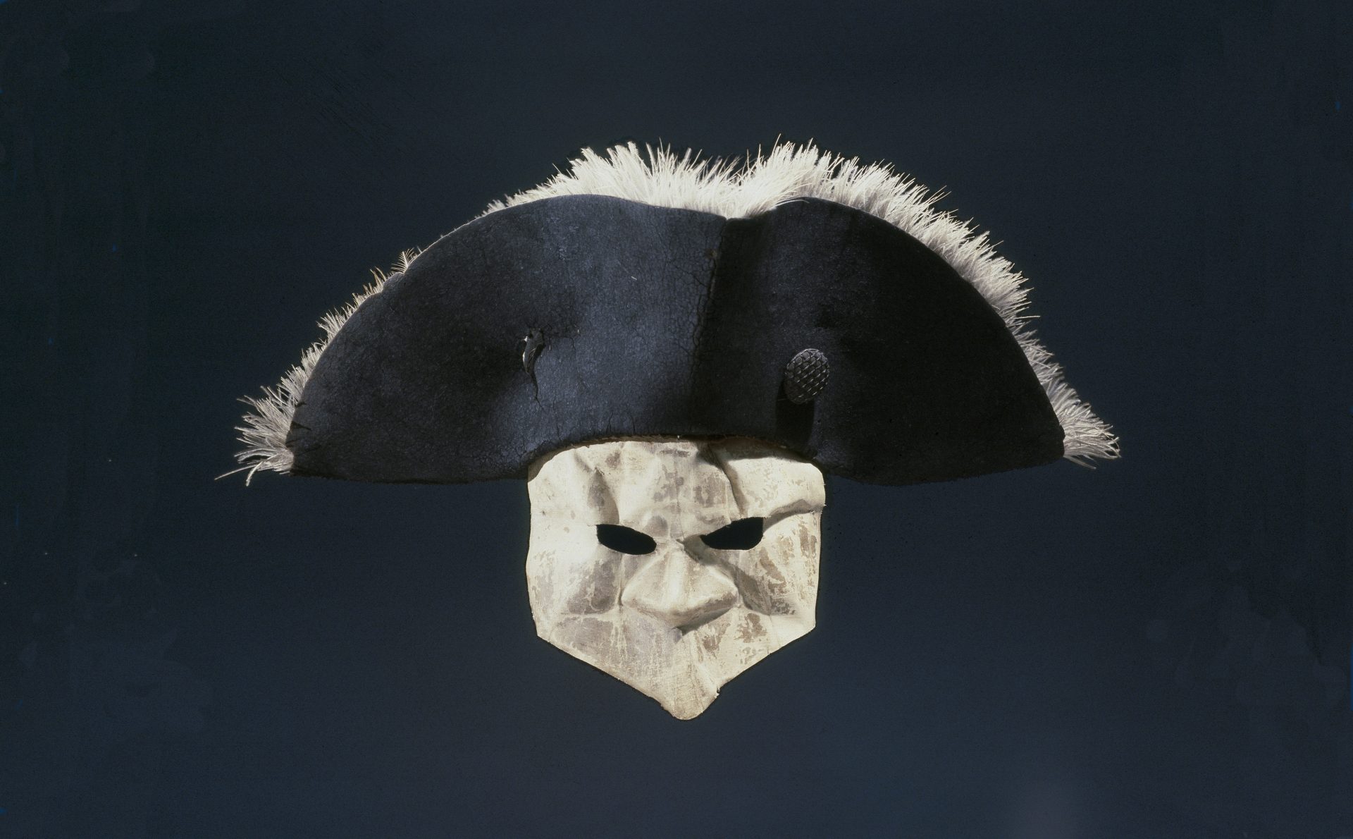 Gustav den tredjes maskeradmask och hatt.