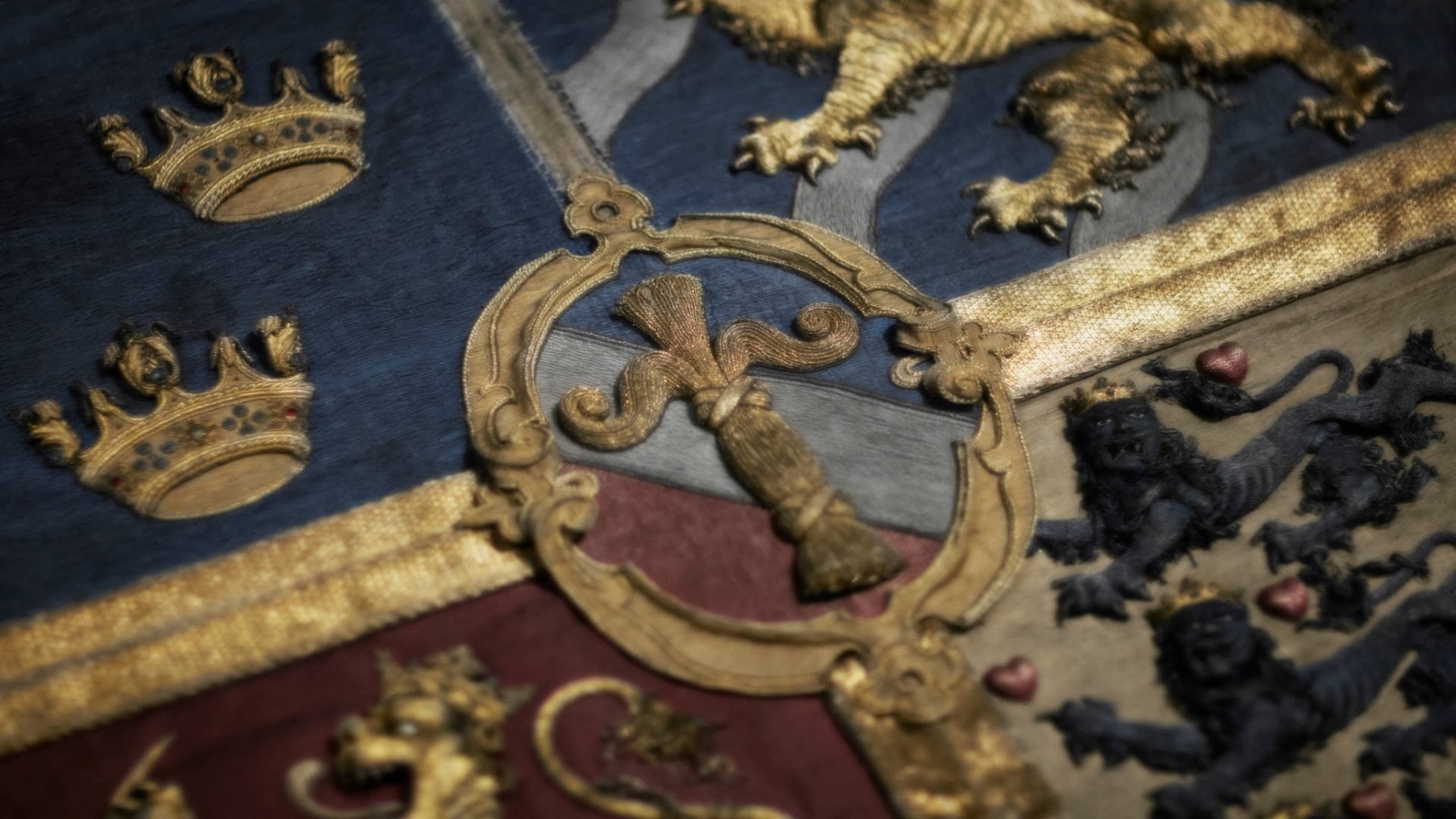 Ett kungligt mönster från Erik XIV:s broderade vapensköld.