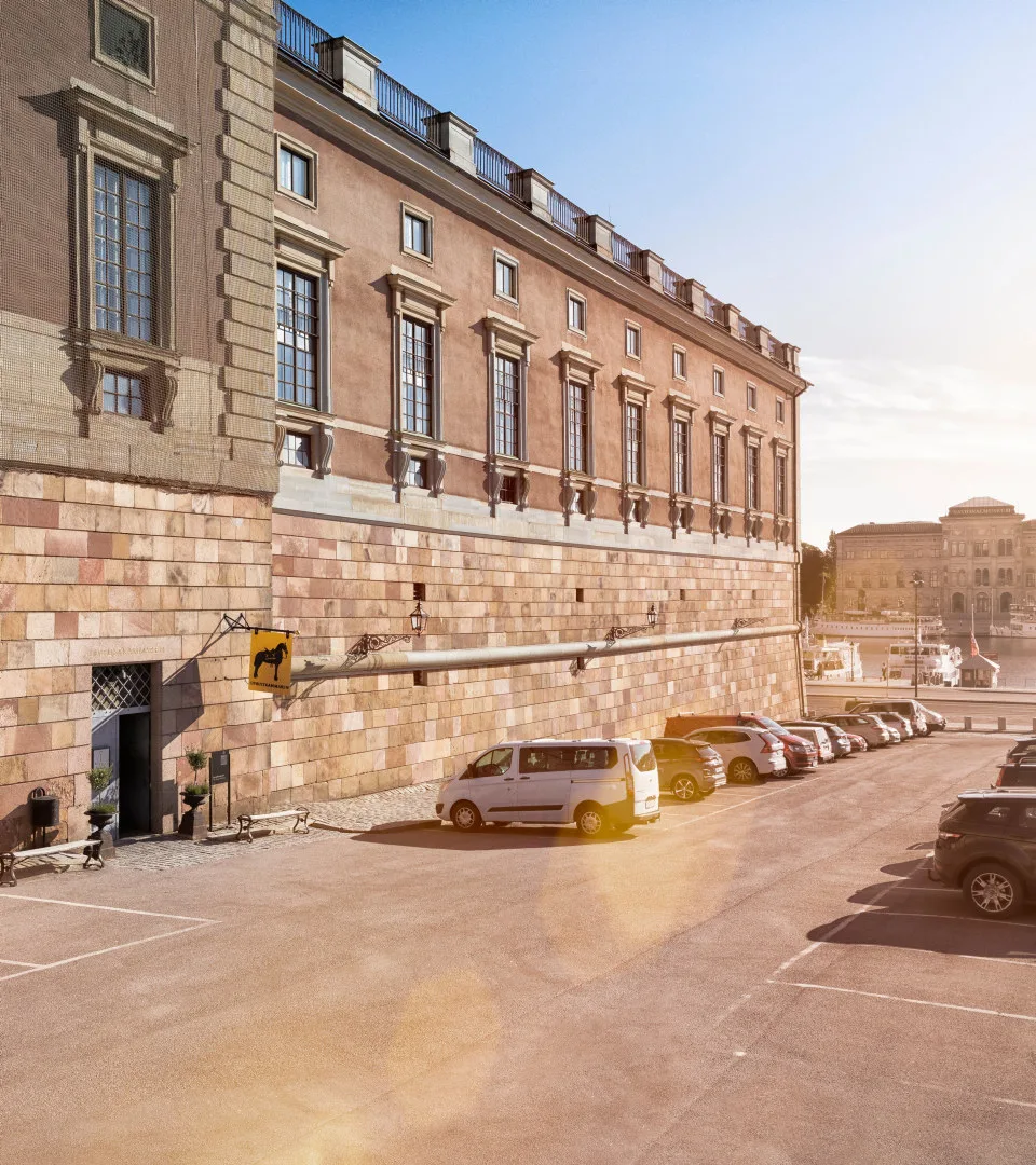 Entrén till Livrustkammaren.