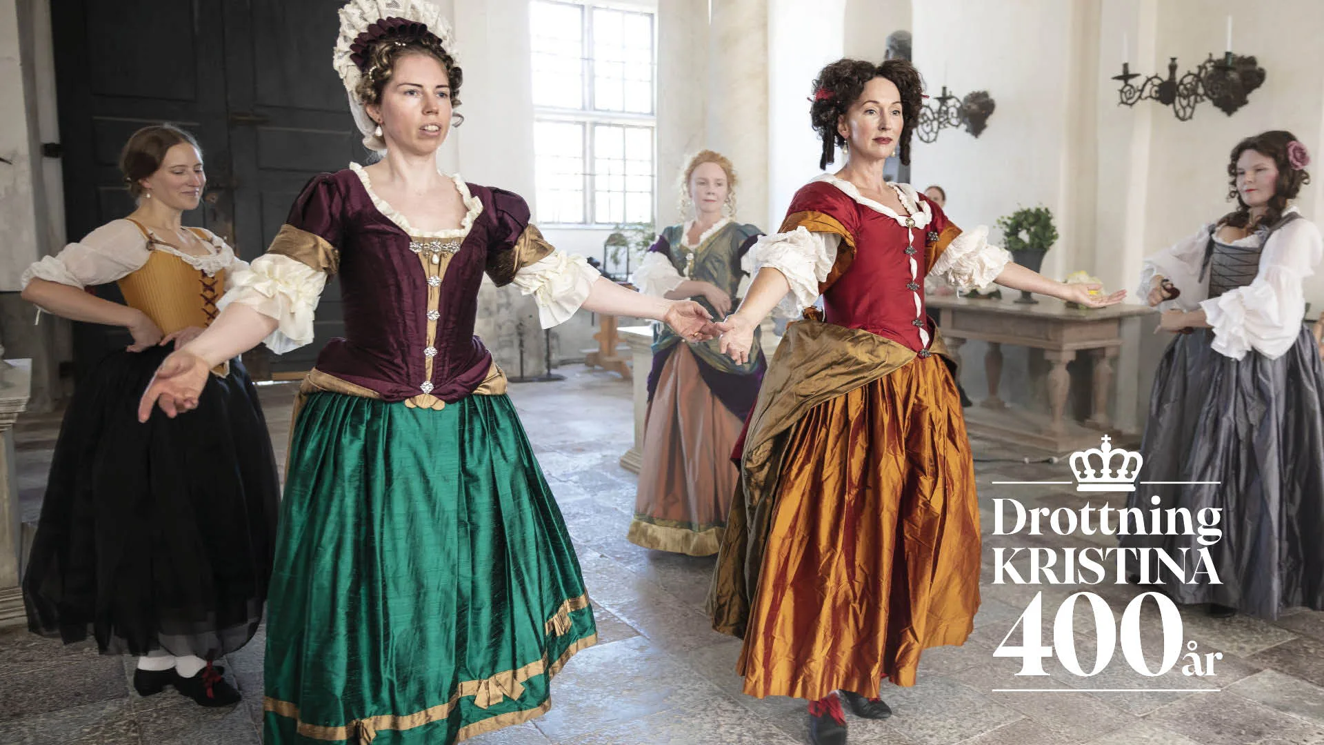 Fem personer dansar.
